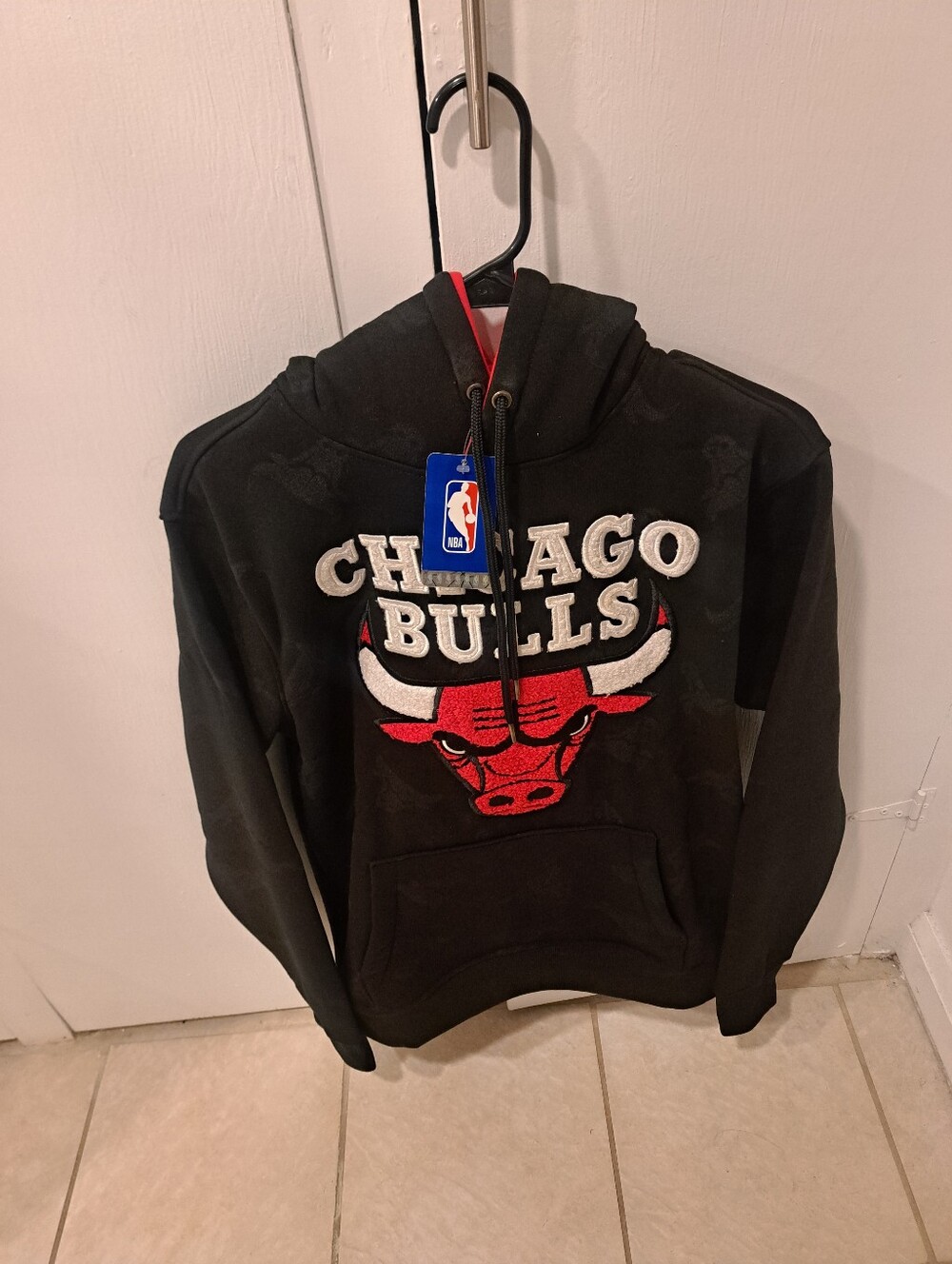 NWT Men's Chicago Bulls NBA Chenille Pullover Fleece Hoodie